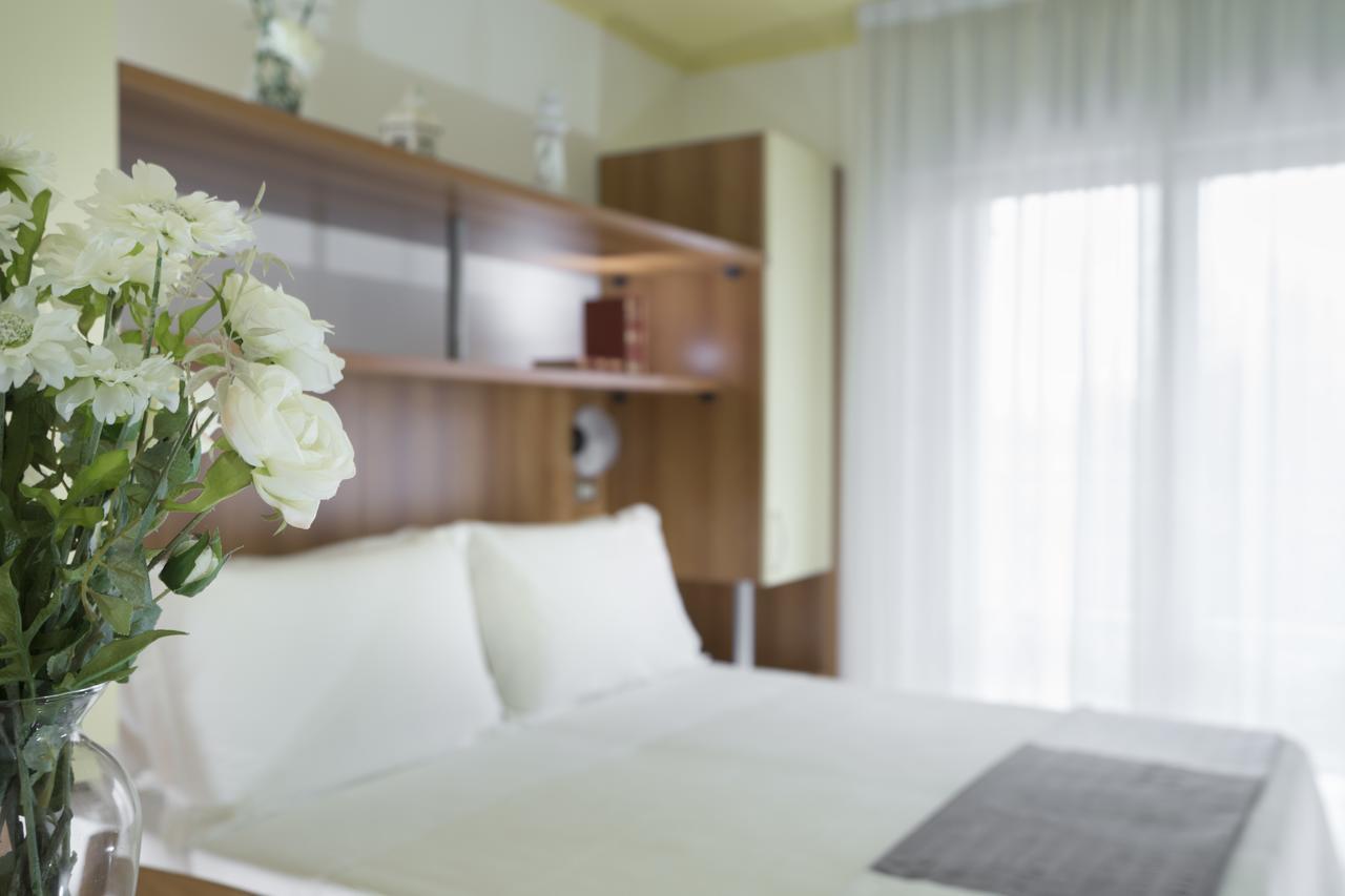 Hotel Buona Fortuna เบลลาเรีย-อีเจอา มารีนา ภายนอก รูปภาพ